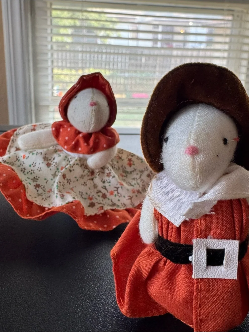 Russ Berrie Orange and Brown Colonial Mouse Couple
